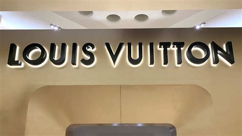 louis vuitton signs.